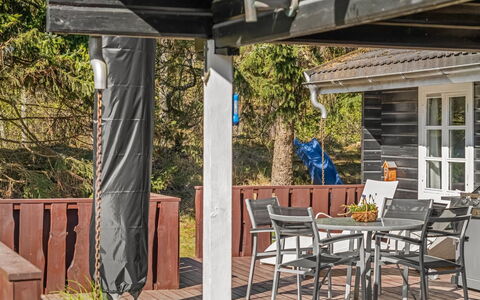 Uuno - 1.2Km from the Sea: Legna, Casa, Portico, Deck, Latifoglie, Tetto, Color Legno, Pavimento In Legno, Eco Hotel