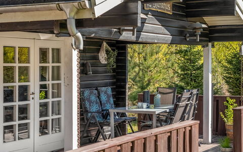 Uuno - 1.2Km from the Sea: Legna, Casa, Portico, Deck, Latifoglie, Tetto, Color Legno, Pavimento In Legno, Eco Hotel