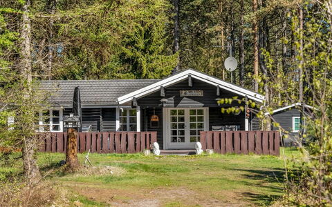 Uuno - 1.2Km from the Sea: Legna, Casa, Portico, Deck, Latifoglie, Tetto, Color Legno, Pavimento In Legno, Eco Hotel
