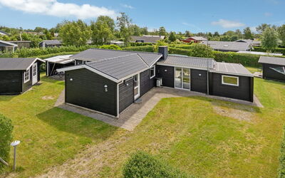 Edel - 650M from the Sea