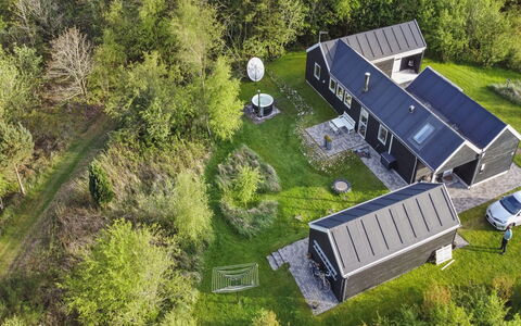Eireen - 600M to the Fjord: Zona Residenziale, Tetto, Sobborgo, Driveway, Estate, Camino