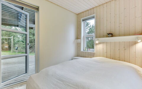 Anethe - 100M to the Fjord: Legna, Pavimentazione, Soffitto, Pavimento, Interior Design, Casa, Camera Da Letto, Pavimento In Legno, Camera, Letto