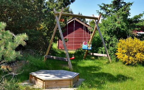Anethe - 100M to the Fjord: Legna, Attrezzatura Giochi All'Aperto, Giardino, Lotto, Backyard, Prato, Landscaping, Campo Da Giuoco, Cortile, Shade