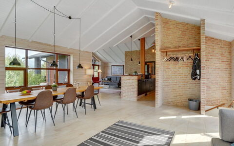 Andri - 600M to the Fjord: Interior Design, Pavimentazione, Legna, Mobilia, Soffitto, Pavimento, Divano, Lampada, Soggiorno, Sedia