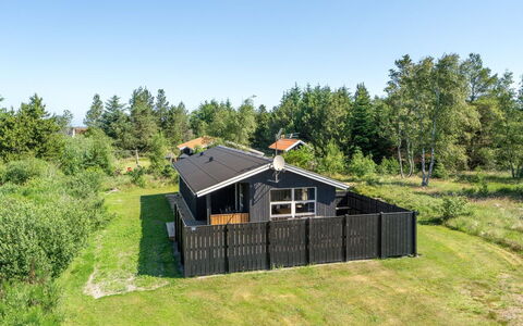 Ordan - 800M from the Sea: Tetto, Casa, Lotto, Casa, Villetta, Estate, Edifici Giardino, Shade, Log Cabin, Landscaping