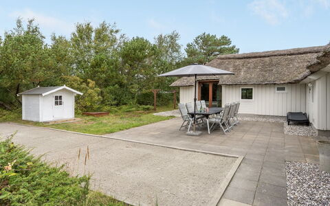 Waldar - 900M from the Sea: Blu, Arbusto, Villetta, Groundcover, Giardino, Estate, Shade, Landscaping, Agriturismo, Eco Hotel