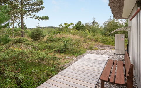 Waldar - 900M from the Sea: Blu, Arbusto, Villetta, Groundcover, Giardino, Estate, Shade, Landscaping, Agriturismo, Eco Hotel