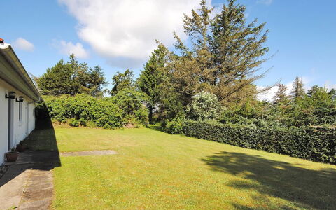 Justine - 600M from the Sea: Blu, Arbusto, Villetta, Groundcover, Giardino, Estate, Shade, Landscaping, Agriturismo, Eco Hotel