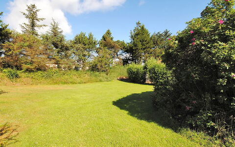 Justine - 600M from the Sea: Blu, Arbusto, Villetta, Groundcover, Giardino, Estate, Shade, Landscaping, Agriturismo, Eco Hotel