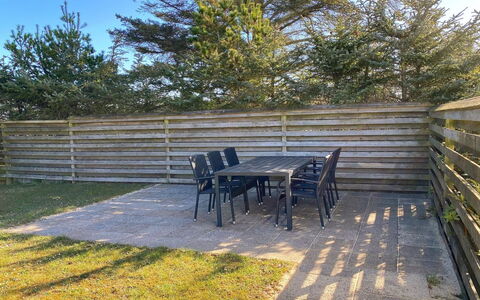 Justine - 600M from the Sea: Blu, Arbusto, Villetta, Groundcover, Giardino, Estate, Shade, Landscaping, Agriturismo, Eco Hotel