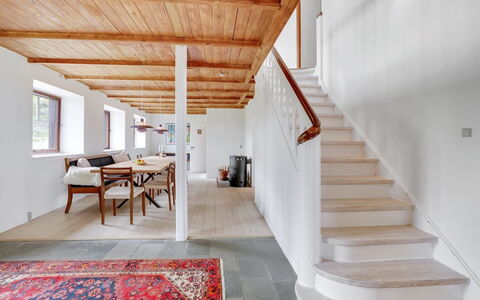 Nella - 1.2Km from the Sea: Pavimentazione, Pavimento, Legna, Pavimento In Legno, Interior Design, Soffitto, Porta, Casa, Latifoglie, Pavimento Laminato