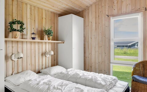 Ellen - 289M from the Sea: Camera Da Letto, Letto, Legna, Mobilia, Interior Design, Bedding, Lenzuolo, Pavimento, Pavimentazione, Soffitto