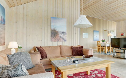 Iacobus - 400M from the Sea: Mobilia, Interior Design, Pavimentazione, Legna, Soffitto, Pavimento, Divano, Camera, Pavimento In Legno, Soggiorno
