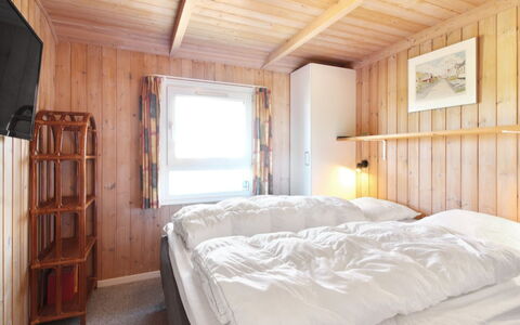 Diderik - 300M from the Sea: Legna, Camera Da Letto, Letto, Casa, Lenzuolo, Bedding, Telaio Del Letto, Congelamento, Color Legno, Latifoglie
