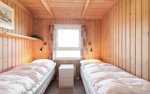 Diderik - 300M from the Sea: Legna, Camera Da Letto, Letto, Pavimento, Interior Design, Pavimentazione, Letto A Castello, Soffitto, Lenzuolo, Bedding