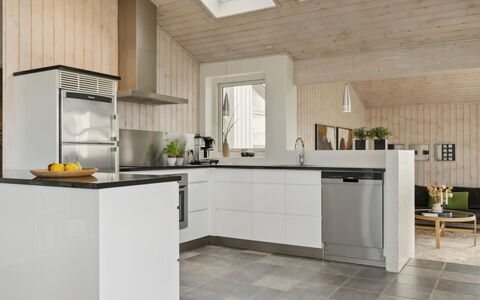 Ohto - 281M from the Sea: Cucina, Pavimentazione, Controsoffitto, Mobilia, Legna, Pavimento, Interior Design, Elettrodomestico Da Cucina, Cabinetry, Soffitto