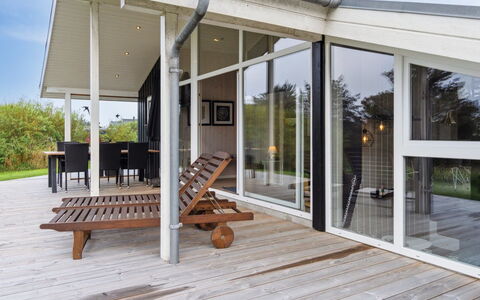 Herbiorn - 403M from the Sea: Pavimentazione, Parete, Pavimento, Interior Design, Legna, Soffitto, Pavimento In Legno, Illuminazione, Mobilia, Pavimento Laminato