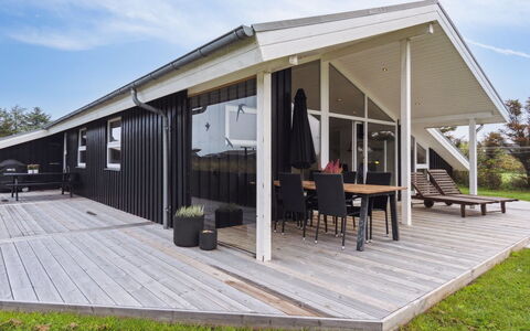 Herbiorn - 403M from the Sea: Pavimentazione, Parete, Pavimento, Interior Design, Legna, Soffitto, Pavimento In Legno, Illuminazione, Mobilia, Pavimento Laminato