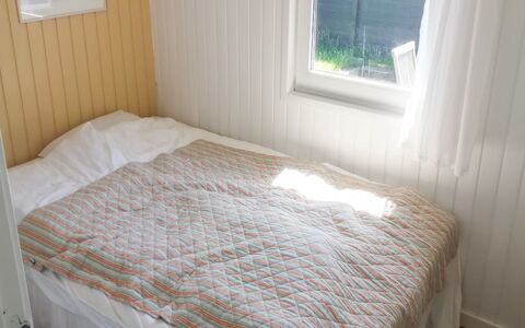 Gerlef - 382M from the Sea: Legna, Pavimento, Pavimentazione, Camera Da Letto, Interior Design, Biancheria, Lenzuolo, Camera, Bedding, Letto