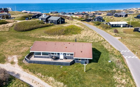 Venja - 200M from the Sea: Architettura, Tetto, Casa, Materiale Composito, Illuminazione Diurna, Raccordo, Driveway