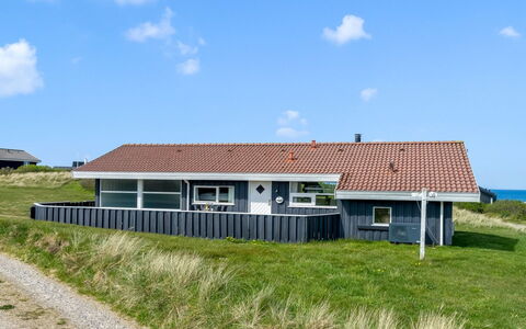 Venja - 200M from the Sea: Architettura, Tetto, Casa, Materiale Composito, Illuminazione Diurna, Raccordo, Driveway