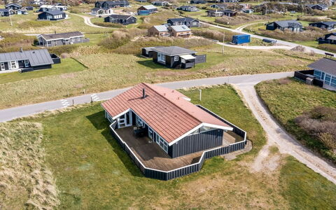 Venja - 200M from the Sea: Architettura, Tetto, Casa, Materiale Composito, Illuminazione Diurna, Raccordo, Driveway
