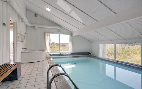 Hermund - 110M from the Sea: Zona Residenziale, Tetto, Sobborgo, Driveway, Estate, Camino