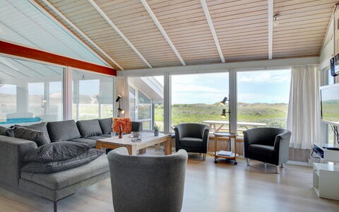 Hermund - 110M from the Sea: Zona Residenziale, Tetto, Sobborgo, Driveway, Estate, Camino