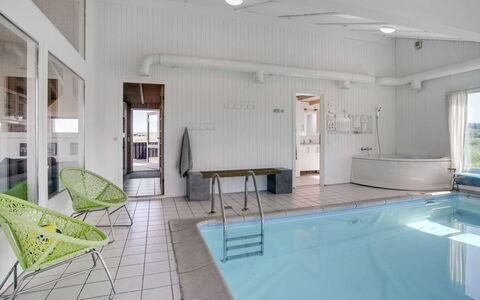 Hermund - 110M from the Sea: Zona Residenziale, Tetto, Sobborgo, Driveway, Estate, Camino