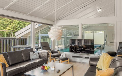 Franka - 950M from the Sea: Interior Design, Soffitto, Divano, Legna, Pavimentazione, Mobilia, Pavimento, Soggiorno, Illuminazione