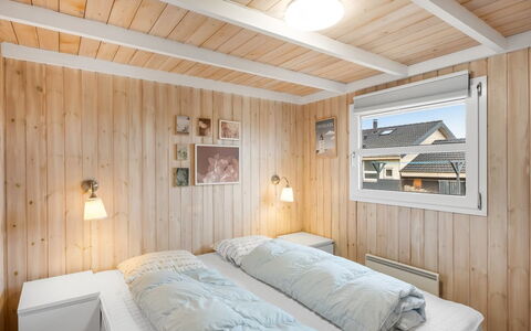 Zafirka - 364M from the Sea: Legna, Camera Da Letto, Interior Design, Soffitto, Casa, Pavimento, Letto, Pavimentazione, Camera, Latifoglie