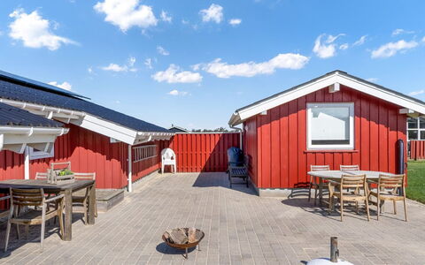 Skrallan - 400M from the Sea: Architettura, Tetto, Casa, Materiale Composito, Illuminazione Diurna, Raccordo, Driveway