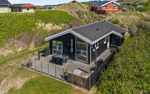 Idalia - 125M from the Sea: Costruzione, Casa, Legna, Casa, Tetto, Villetta, Zona Residenziale, Arbusto, Architettura