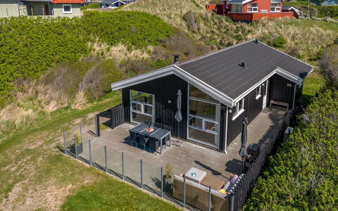 Idalia - 125M from the Sea: Costruzione, Casa, Legna, Casa, Tetto, Villetta, Zona Residenziale, Arbusto, Architettura