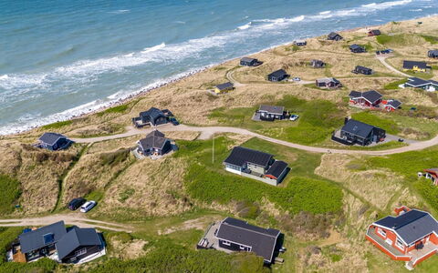Idalia - 125M from the Sea: Costruzione, Casa, Legna, Casa, Tetto, Villetta, Zona Residenziale, Arbusto, Architettura