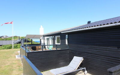Ellynor - 200M from the Sea