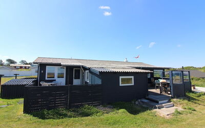 Ellynor - 200M from the Sea