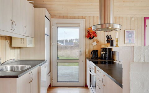 Hava - 450M from the Sea: Cucina, Elettrodomestico Da Cucina, Controsoffitto, Apparecchio Major, Pavimentazione, Legna, Interior Design, Mobilia, Lavandino Della Cucina, Cabinetry