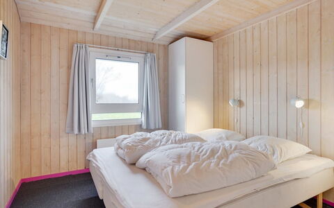 Hava - 450M from the Sea: Camera Da Letto, Legna, Letto, Lenzuolo, Bedding, Interior Design, Casa, Telaio Del Letto, Soffitto, Camera