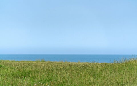 Ananda - 245M from the Sea: Legna, Tetto, Casa, Villetta, Porta, Casa, Raccordo, Lotto, Edifici Giardino, Capannone