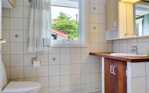 Sorja - 420M from the Sea: Idraulico Fixture, Lavello, Pavimentazione, Lavandino Del Bagno, Pavimento, Rubinetto, Idraulico, Bagno, Interior Design, Porta
