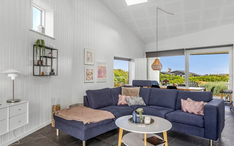 Vilda - 416M from the Sea: Legna, Mobilia, Divano, Interior Design, Pavimentazione, Soggiorno, Pavimento, Casa, Soffitto