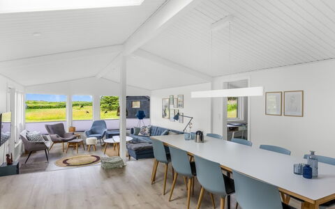 Albert - 340M from the Sea: Interior Design, Soffitto, Casa, Pavimentazione, Pavimento, Soggiorno, Shade, Cucina & Sala Da Pranzo Tavolo, Sedia
