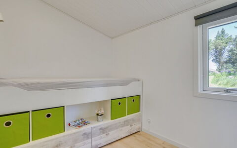 Albert - 340M from the Sea: Soffitto, Interior Design, Camera Da Letto, Pavimentazione, Pavimento, Camera, Letto, Bedding, Telaio Del Letto, Design