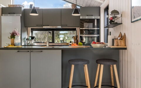 Talitha - 1.5Km from the Sea: Cucina, Mobilia, Elettrodomestico Da Cucina, Controsoffitto, Interior Design, Apparecchio Major, Elettrodomestico, Pavimentazione, Lampada, Illuminazione