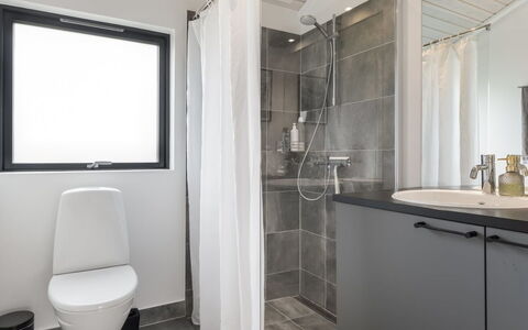Talitha - 1.5Km from the Sea: Interior Design, Pavimentazione, Idraulico Fixture, Pavimento, Bagno, Toilet Seat, Gabinetto, Soffitto, Lavello, Idraulico