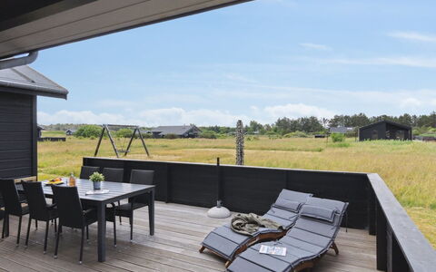 Fader - 950M from the Sea: Vegetazione, Arbusto, Primavera, Villetta, Giardino, Shade, Backyard, Cortile, Sedia