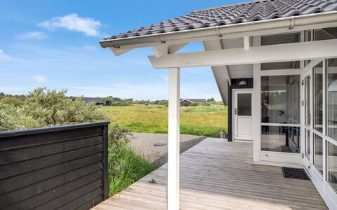 Frejdis - 1.1Km from the Sea: Legna, Architettura, Tetto, Porta, Casa, Portico, Materiale Composito, Deck, Latifoglie, Plank