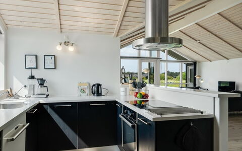 Frejdis - 1.1Km from the Sea: Cucina, Controsoffitto, Interior Design, Soffitto, Pavimentazione, Mobilia, Elettrodomestico Da Cucina, Lampada, Cabinetry, Apparecchio Major