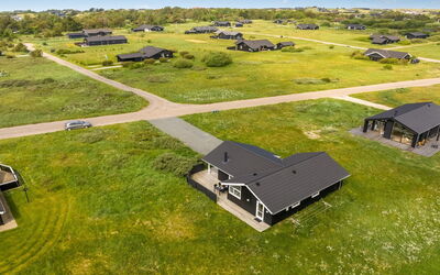 Frejdis - 1.1Km from the Sea